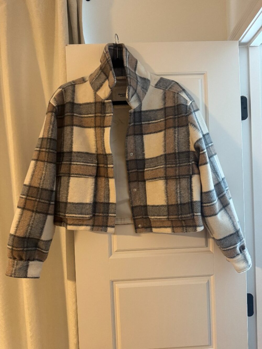 Abercrombie and Fitch Cropped Plaid Shacket - M